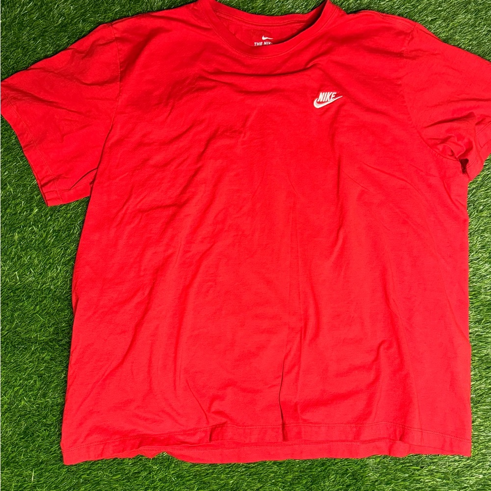 The Nike Tee - Red
